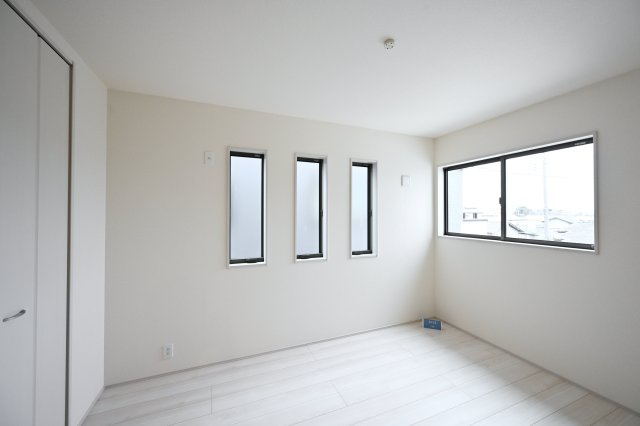 【洋室】 | 太田第14下田島町 一建設 6号棟 | 2面採光の明るい洋室は子供部屋にもピッタリです♪