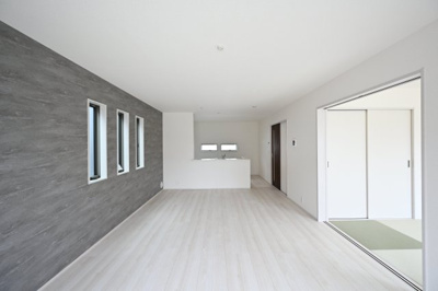 【居間・リビング】 | 太田第14下田島町 一建設 6号棟 | お友達を呼んでホームパーティーもできる広々ダイニングです♪