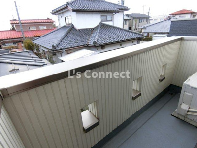 【バルコニー】 | カーサセレステ | ２階のお部屋で洗濯物もたくさん干せます。