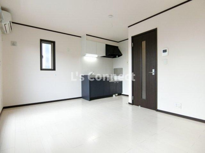 【居間・リビング】 | カーサセレステ | 角部屋で２面に窓があります。