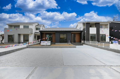 【駐車場】 | 太田第14下田島町 一建設 7号棟 | 並列駐車可能なカースペースです！お客様も遊びに来やすいですね♪