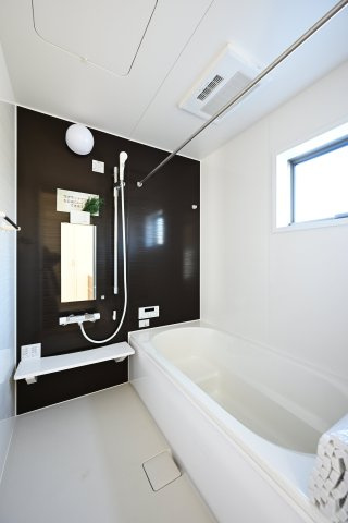 【浴室】 | 館林第1広内町　リーブルガーデン | オートバス機能で家事をしていてもうっかりお湯があふれる心配がありません！追い炊き機能で快適な温度を維持します。