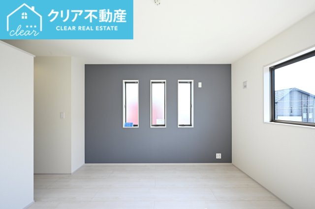 【洋室】 | 館林第1広内町　リーブルガーデン | 寛ぎの時間を紡ぎだす主寝室。大型ベッドを置いても余裕です。