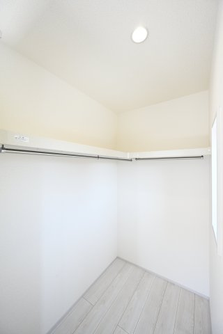 【収納】 | 館林第1広内町　リーブルガーデン | 憧れのウォークインクローゼットでお洋服もたっぷり収納！