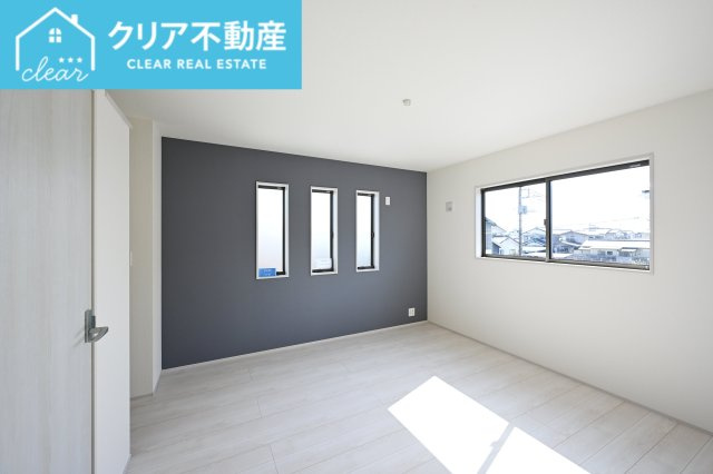 【洋室】 | 館林第1広内町　リーブルガーデン | 2面採光の洋室は日当たりがよくあったか♪