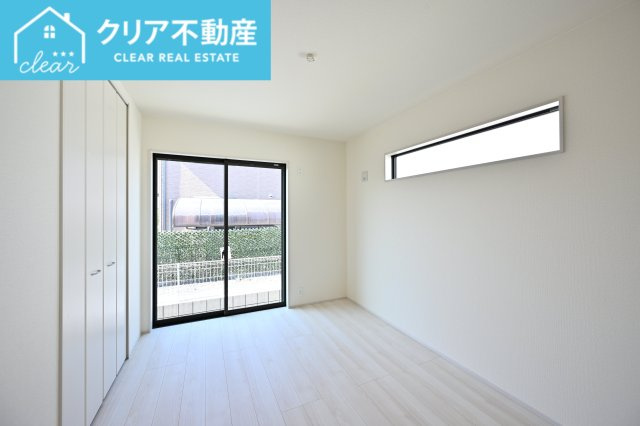 【洋室】 | 館林第1広内町　リーブルガーデン | 2面採光の洋室は日当たりがよくあったか♪