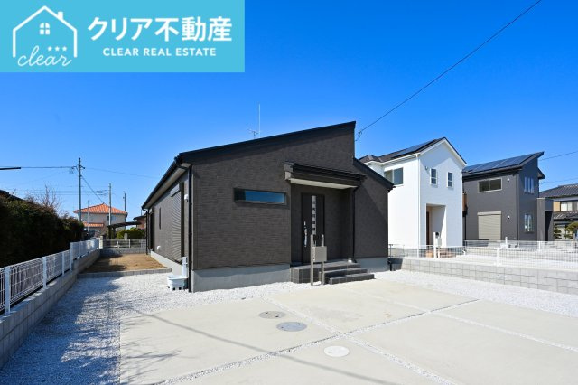 【駐車場】 | 館林第1広内町　リーブルガーデン | 並列３台駐車可能なゆとりのカースペース！