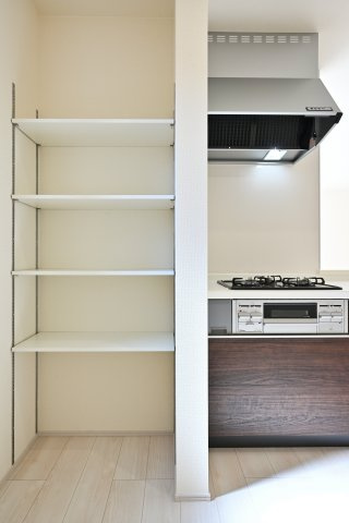 【収納】 | 館林第1広内町　リーブルガーデン | 稼働棚付きのキッチン収納♪