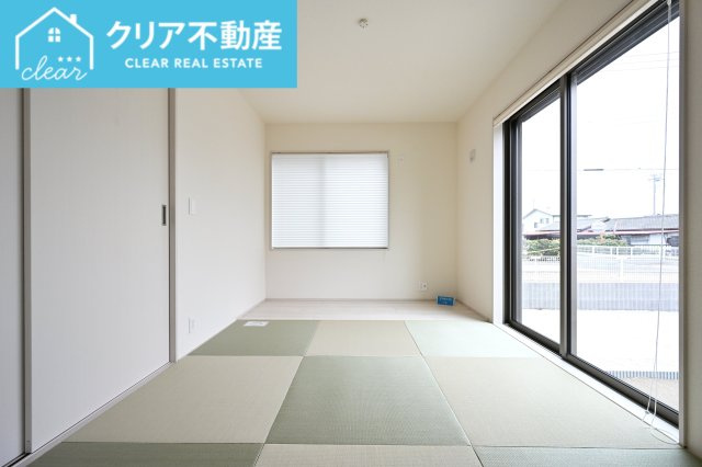 【和室】 | 太田第14下田島町 リーブルガーデン | 続き間の和室は扉を開け放つとリビングの延長として広々使えます！