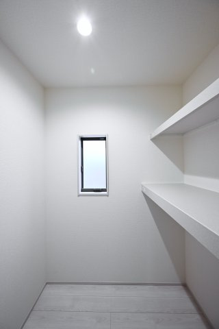 【収納】 | 太田第14下田島町 リーブルガーデン | 憧れのウォークインクローゼットでお洋服もたっぷり収納！