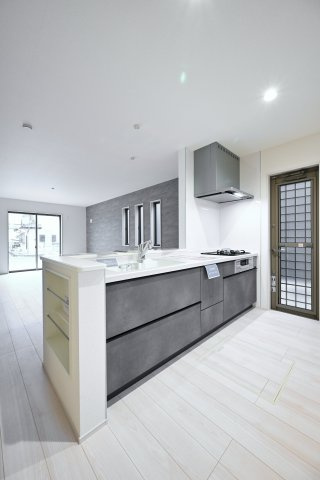 【キッチン】 | 太田第14下田島町 リーブルガーデン | 対面タイプならキッチン内にいながらご家族やお客様との会話が楽しめます