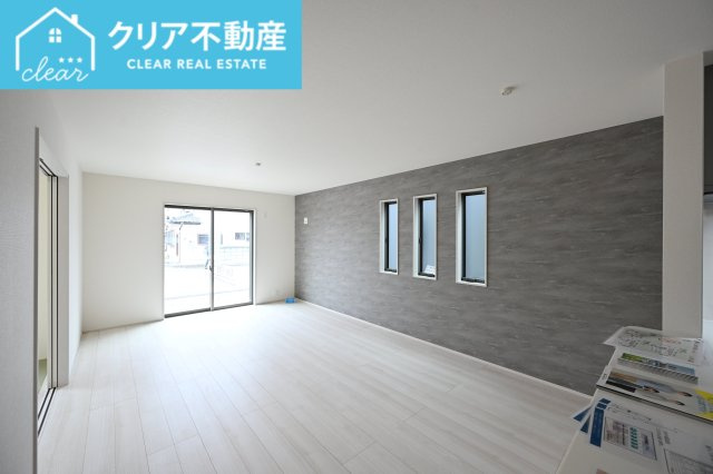 【居間・リビング】 | 太田第14下田島町 リーブルガーデン | 日当たりがよく広いリビングは家族が自然と集まる居心地の良い空間です♪