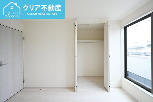 【洋室】 | 太田第14下田島町 リーブルガーデン | 広々としたクローゼットでお部屋はいつでもスッキリクリアに！