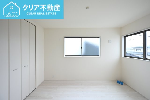 【洋室】 | 太田第14下田島町 リーブルガーデン | 2面採光の洋室は日当たりがよくあったか♪