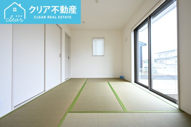 【和室】 | 太田第14下田島町 リーブルガーデン | 続き間の和室は扉を開け放つとリビングの延長として広々使えます！