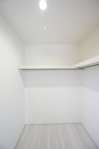 【収納】 | 太田第14下田島町 リーブルガーデン | 憧れのウォークインクローゼットでお洋服もたっぷり収納！