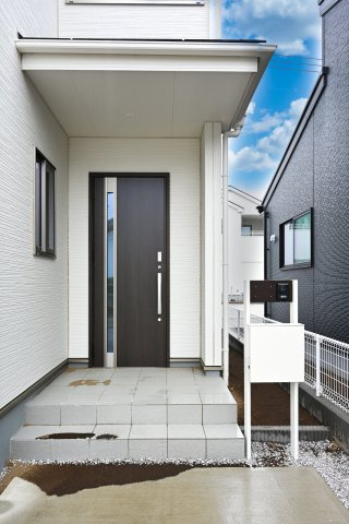 【玄関】 | 太田第14下田島町 リーブルガーデン | 玄関はディンプルキー＆ダブルロックドア採用で防犯対策もバッチリです！