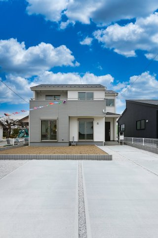 【駐車場】 | 太田第14下田島町 リーブルガーデン | 並列３台駐車可能なゆとりのカースペース！