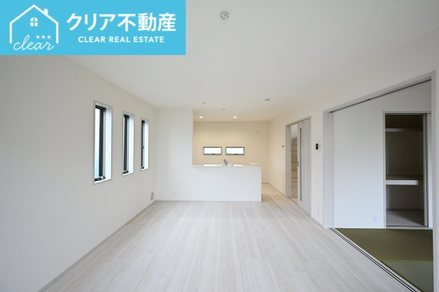 【居間・リビング】 | 太田第14下田島町 リーブルガーデン | 家族揃っての食事が楽しくなる広々としたダイニング♪