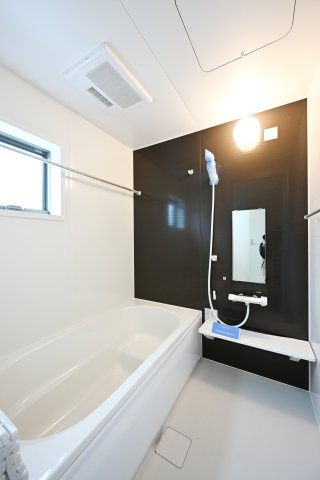 【浴室】 | 太田第14下田島町 リーブルガーデン | オートバス機能で家事をしていてもうっかりお湯があふれる心配がありません！追い炊き機能で快適な温度を維持します。