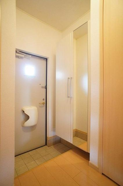 シャンルガールⅠの玄関