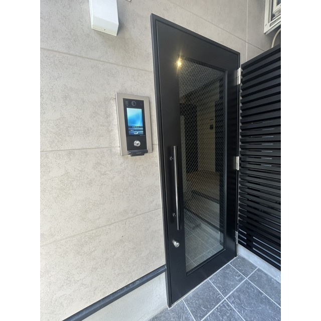 D-005のエントランス