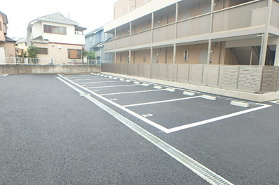 敷地内駐車場♪（空き確認要）