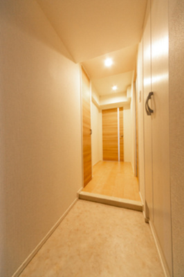 【玄関】 | エストレリータ新宿落合 | ※写真は同タイプ住戸です。