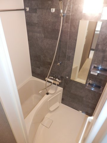 ユリカロゼ東向島の浴室