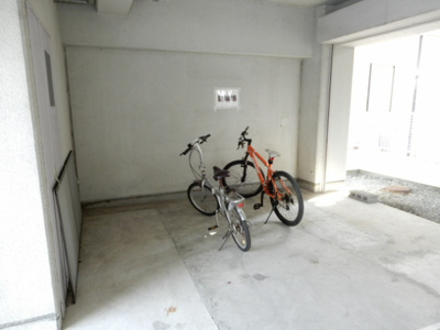 ★屋根付き駐輪場★（バイク可）