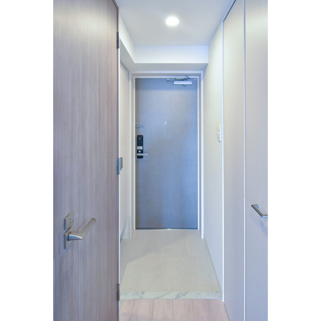 エスリード栄イーストスクエアの玄関