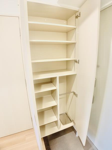 カナルグランデの居間・リビング