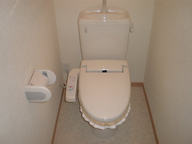 アドゥニスハイツＣの居間・リビング