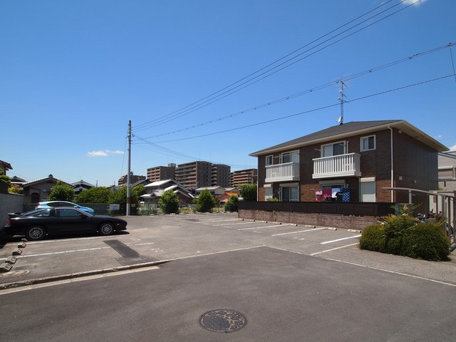 アドゥニスハイツＣの駐車場