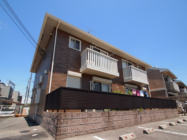 アドゥニスハイツＣの外観