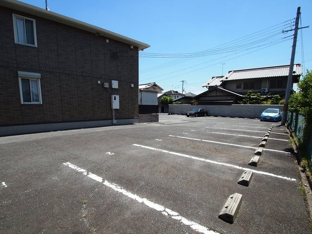 アドゥニスハイツＣの駐車場