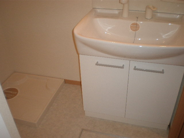 アドゥニスハイツＣの居間・リビング