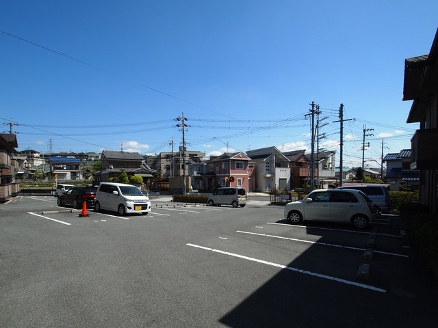 ヒールクリークＭイーストの駐車場