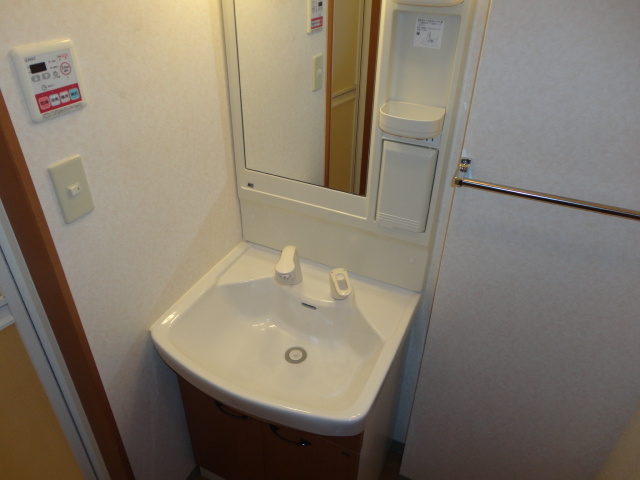 クリスタルビュー1の洗面所