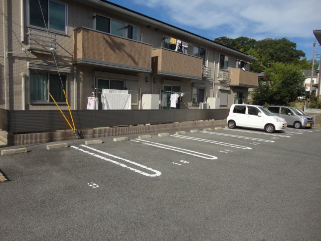 カルチェ赤坂Ｂ棟の駐車場