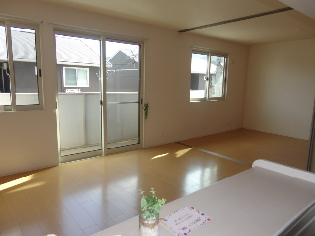 カルチェ赤坂Ｂ棟の居間・リビング