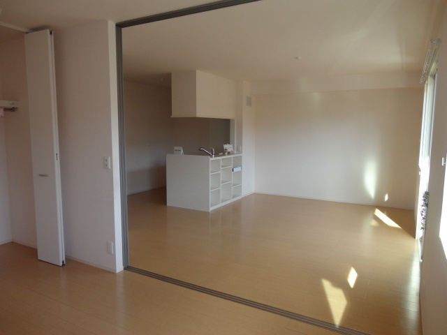 カルチェ赤坂Ｂ棟の居間・リビング