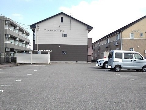 ブルーリオンの駐車場|駐車スペースもあります