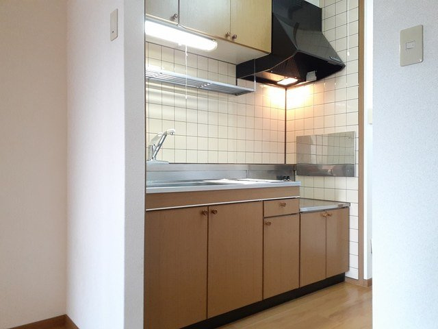 カーサ・グローリーのキッチン|コンパクトなキッチンで掃除もラクラク