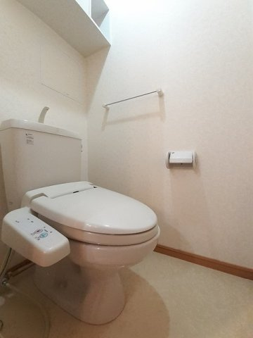 アロマ・フォーレⅢのトイレ|落ち着いた色調のトイレです