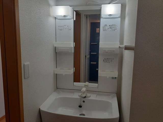 ラ　フォレスタ　Ⅰの洗面所|忙しい朝には欠かせない洗面所です