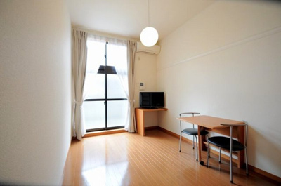 【居間・リビング】 | レオパレスマ・メゾン | 1階、同タイプの部屋の写真です