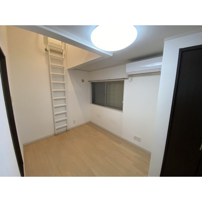 【居間・リビング】 | グッドウィル三枚町B棟 | こちらの居間で趣味の時間をお楽しみください