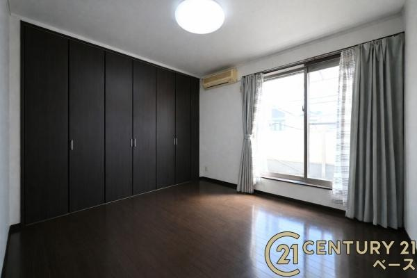 北葛城郡上牧町ゆりが丘１丁目の中古一戸建の洋室|■現地撮影写真■ ２階洋室の２部屋は、多用途に使用可能なロフト付きです。