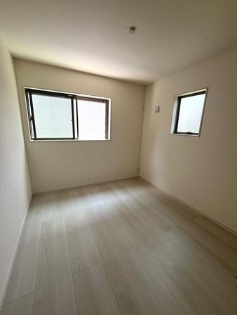 リーブルガーデン北郡山町 ２号棟 ／新築一戸建の洋室